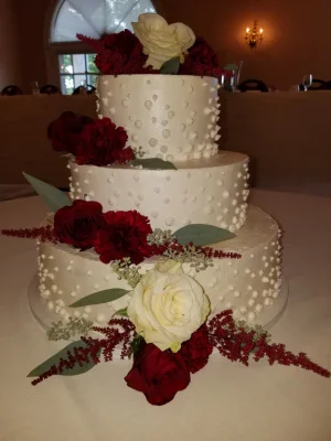 Red rose wedding cake
